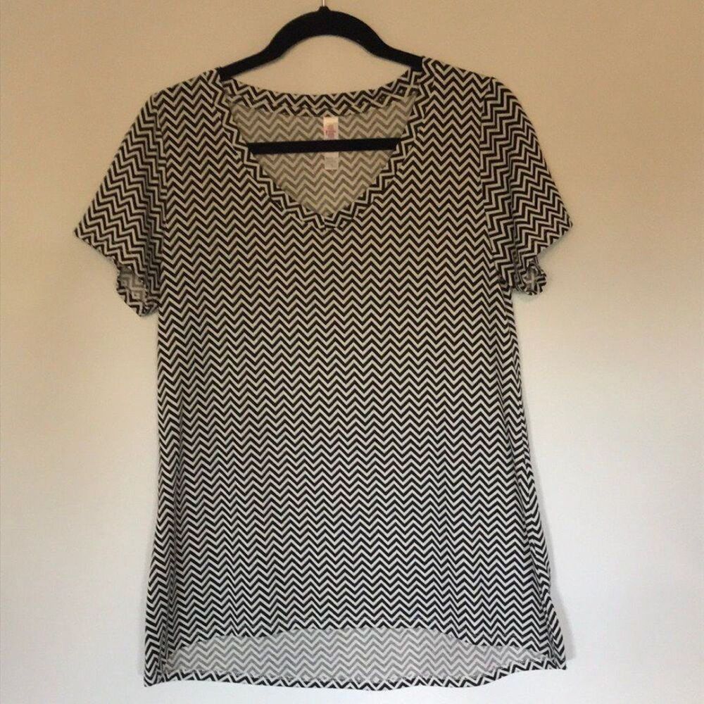 LULAROE Christy T V Neck Short Sleeve T‎ Shirt Womens Sz S Blk White Chevron Top